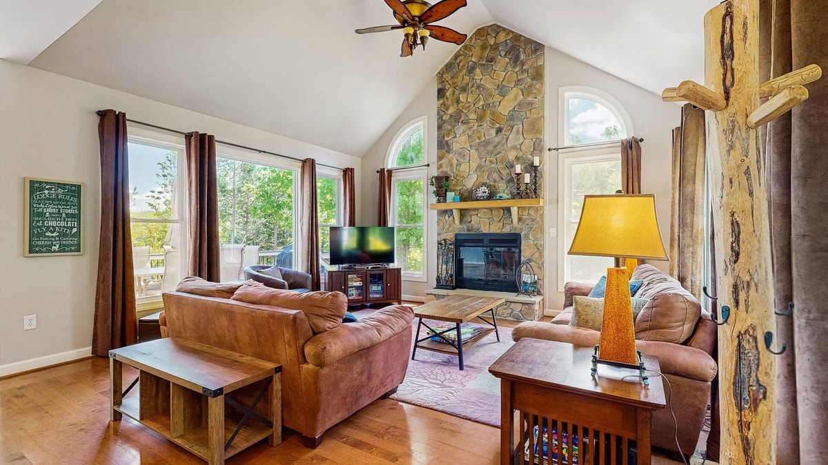 Mineral House | 5 BR lakefront home with private dock, boathouse and firepit/kayaks