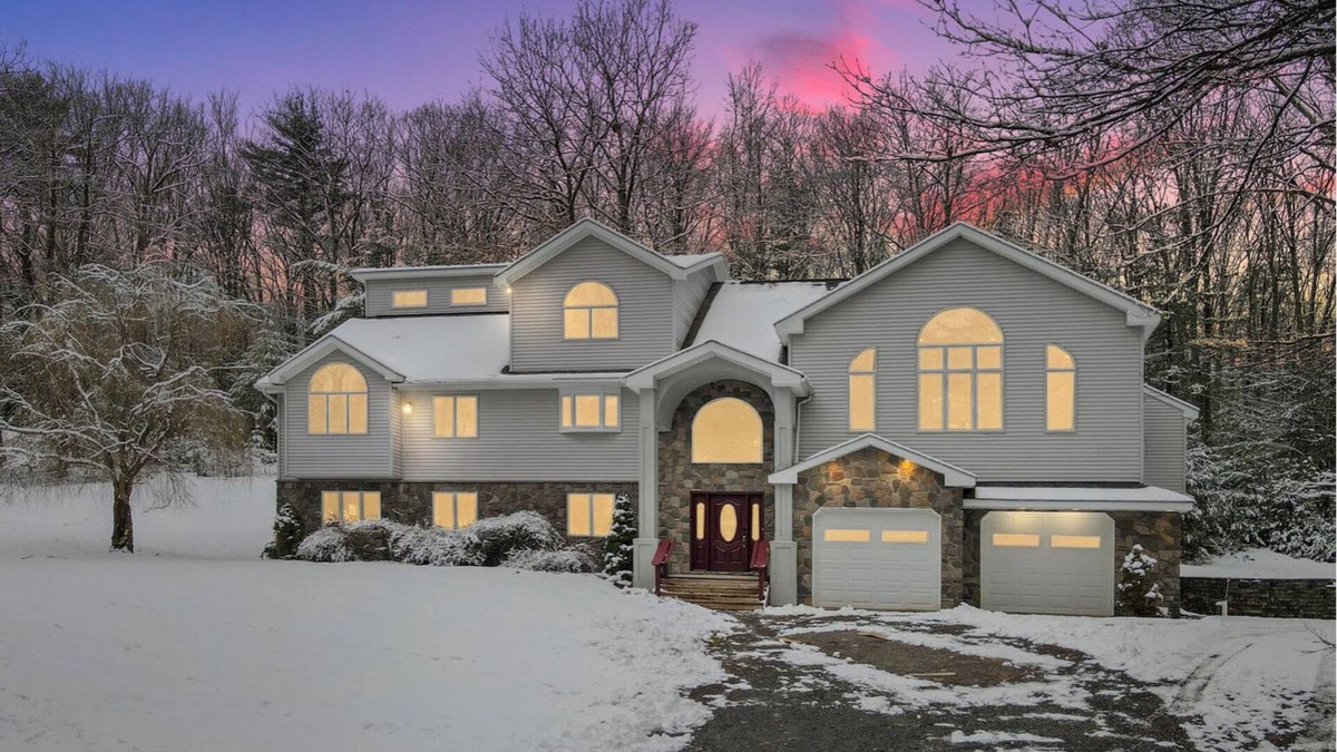 Tafton Villa | 5 BR Luxury Escape with Hot Tub, Home Theater, Arcade, Min from Lake & Slopes