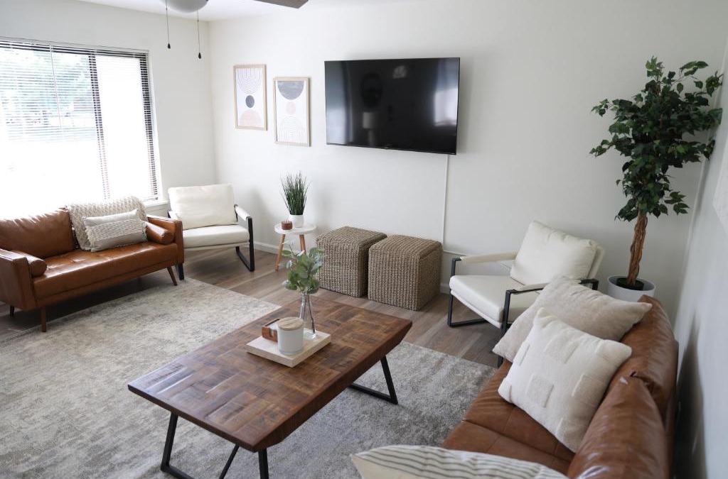 Berea House | 5-BR Serene Retreat Near CLE* Dogs welcome!