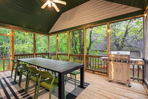 Albrightsville House | 5 Br Sleeps 14 Hot Tub-Sauna-Movie Theatre-Arcade