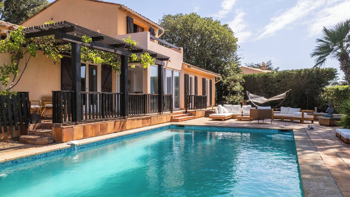 La Roquette-sur-Siagne Villa | 5-Br. VILLA with sauna, swimming pool and sea view