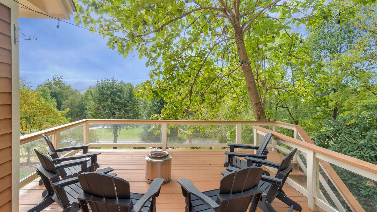 Nellysford House | 5 BR Wintergreen House w/Game Room, 75” TV, Ping Pong, Foosball, Wet Bar & Deck