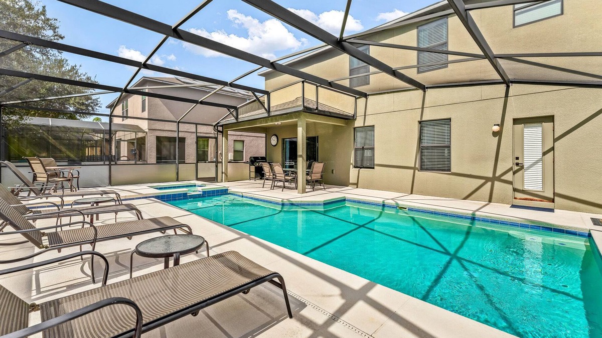 Cypress Pointe House | 5 BR with pool! By shopping, restaurants, Disneyworld, & Universal Studios!