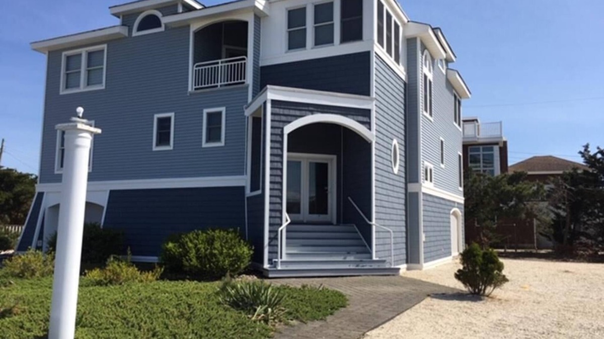 Loveladies House | 5 BRs, Hot Tub Roof Top, 2nd off the Ocean.