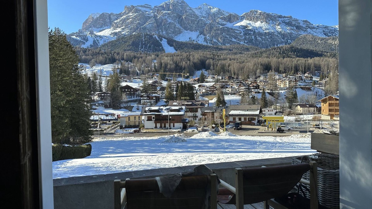 Cortina d'Ampezzo Historic Centre Apartment | 5* Central Cortina newly refurbished. 3’ from Freccia nel Cielo cable car.