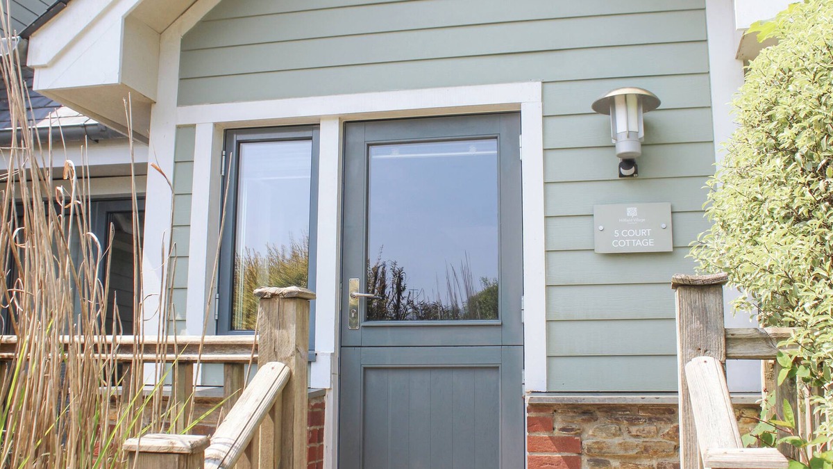 Bugford Cottage | 5 COURT COTTAGE, HILLFIELD VILLAGE, family friendly in Dartmouth