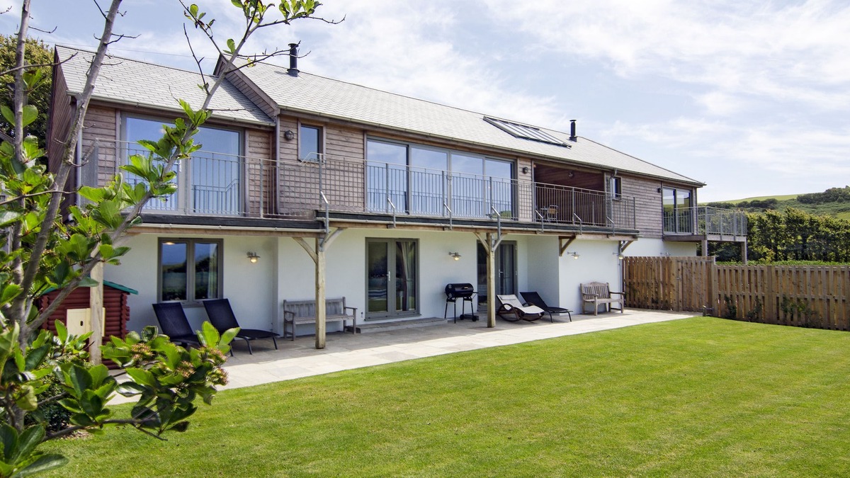 Bantham House | 5* dog-friendly holiday home with exceptional coast and countryside views.