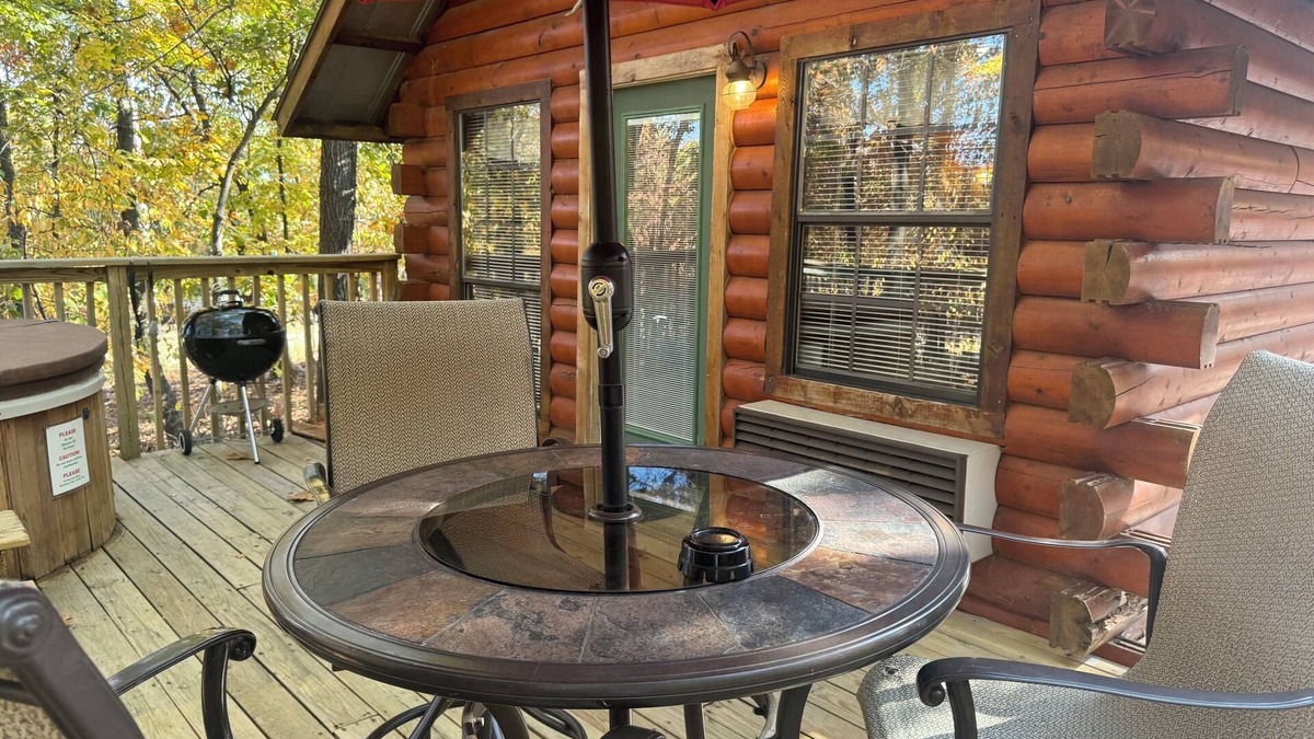 Afton Cabin | 5 Elk Lodge ROMANTIC Log Cabin in the woods. Hot Tub & Wood Burning Fire Place.