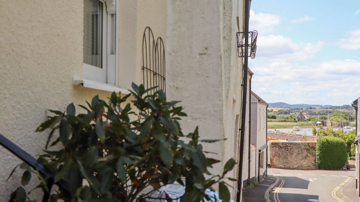 Topsham Cottage | 5 EXE STREET, pet friendly, character holiday cottage in Topsham