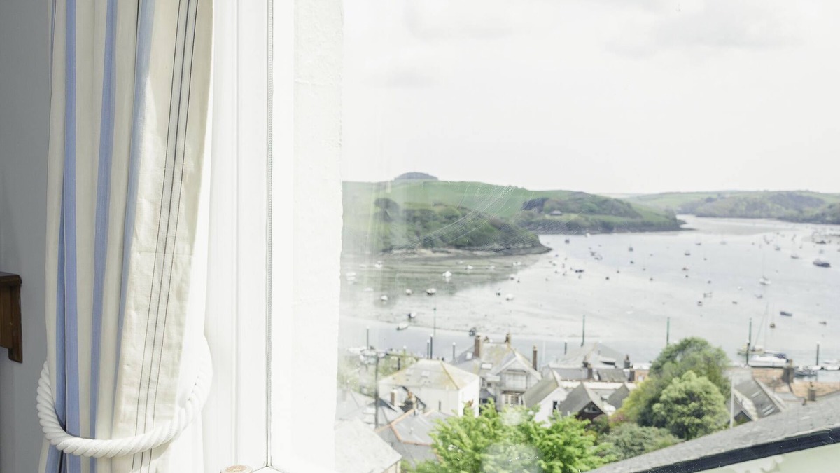 Salcombe Apartment | 5 Glenthorne-Cosy Retreat | Harbour View & Parking