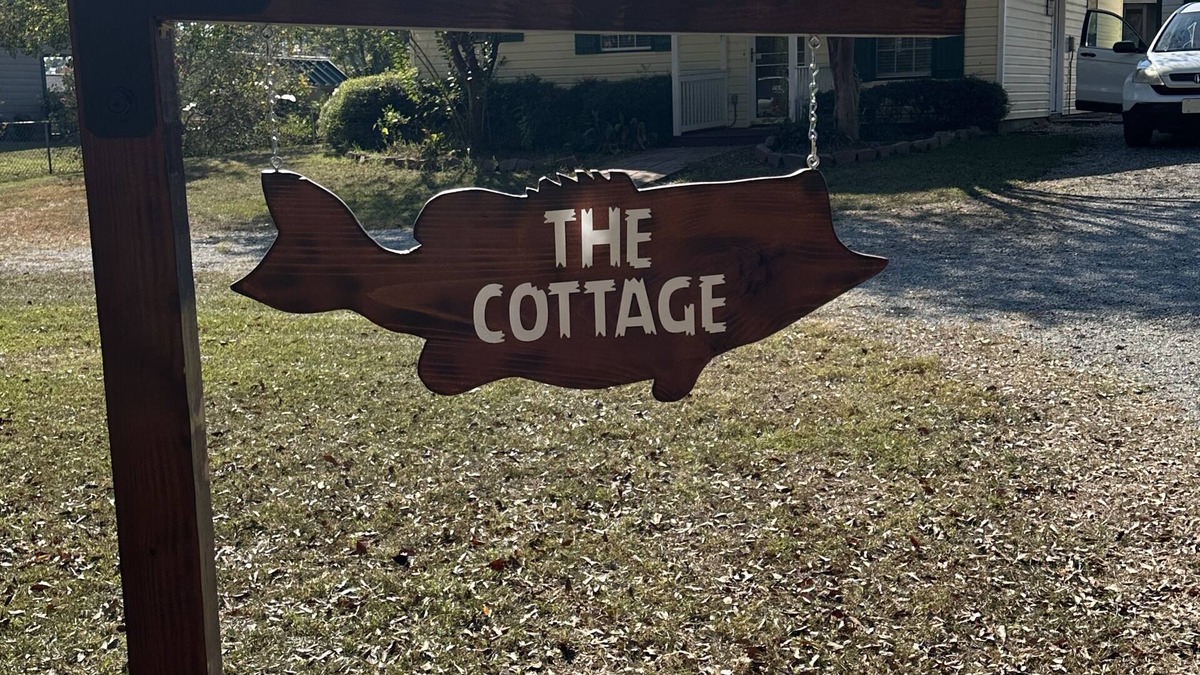 Donalsonville House | 5⭐️great weekend find relax on natures waterfront sunset🌅 🎣Hottub covered dock