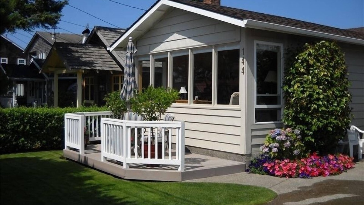 Downtown Cannon Beach House | 5 Houses from the Beach Presidential street.
