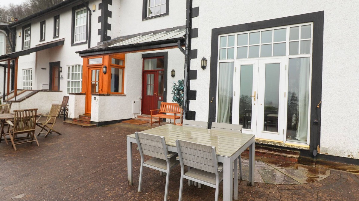 Thornthwaite Cottage | 5 LADSTOCK HALL, character holiday cottage, with a garden in Keswick
