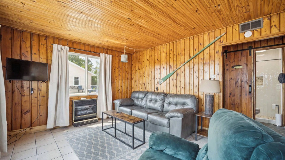 Oscoda Cabin | #5 | Lake Views with Big Windows & Bath