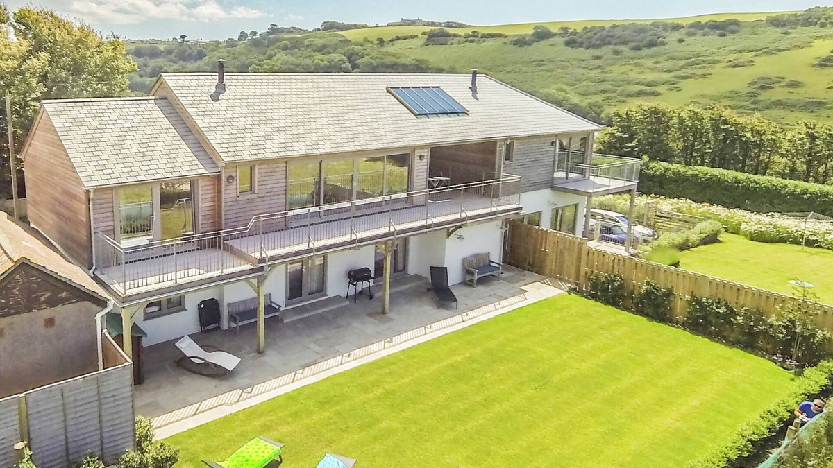 Bantham House | 5* large, dog-friendly holiday home with exceptional coast and countryside views