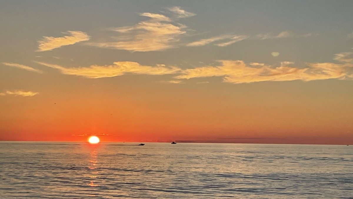 Grand Bend Cottage | 5* Lavish Home in Grand Bend where the Sunsets are Breathtaking