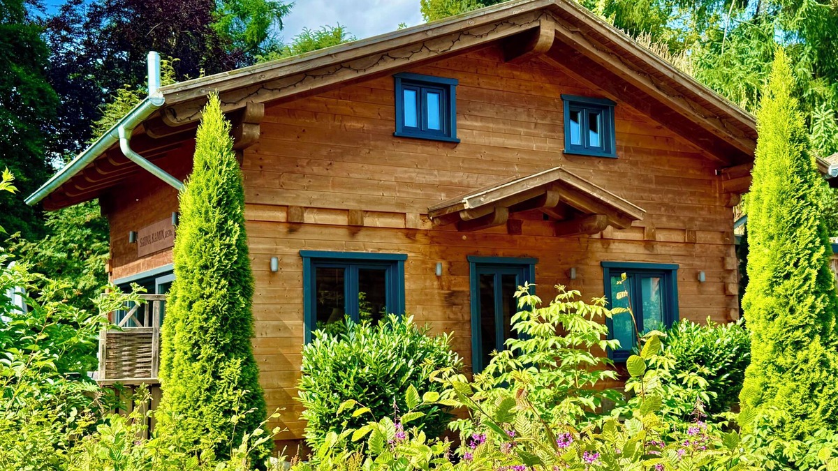 Hahnenklee Ski Chalet | 5 * log cabins with sauna, fireplace, terrace, barbecue etc. in alpine chalet style