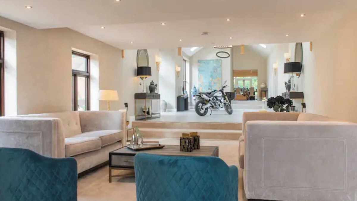 Little Witcombe Other | 5* Luxury 15th Century Tudor Entire Wing. Secluded