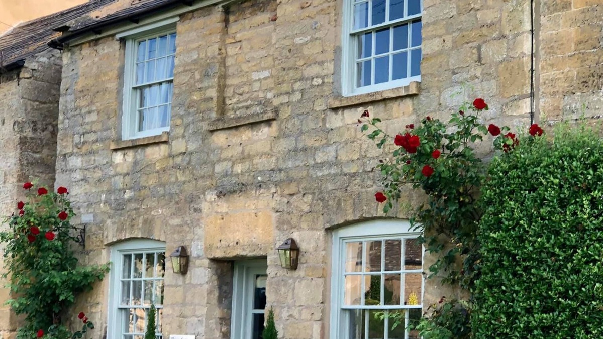 Willersey Cottage | 5* LUXURY Spacious Cottage, Garden. Pubs, Duck Pond. 5 Beds,3 Baths. Nr Broadway