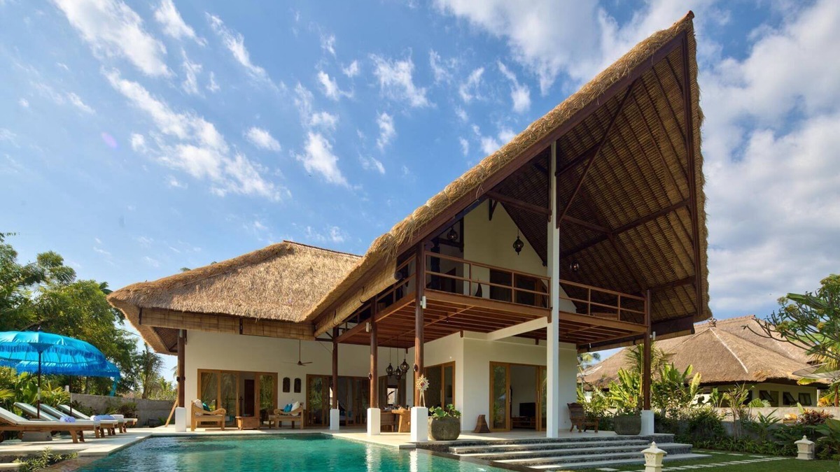 Gerokgak Villa | 5 * Luxury villa with swimming pool and Wifi, fantastic staff, beach accessible