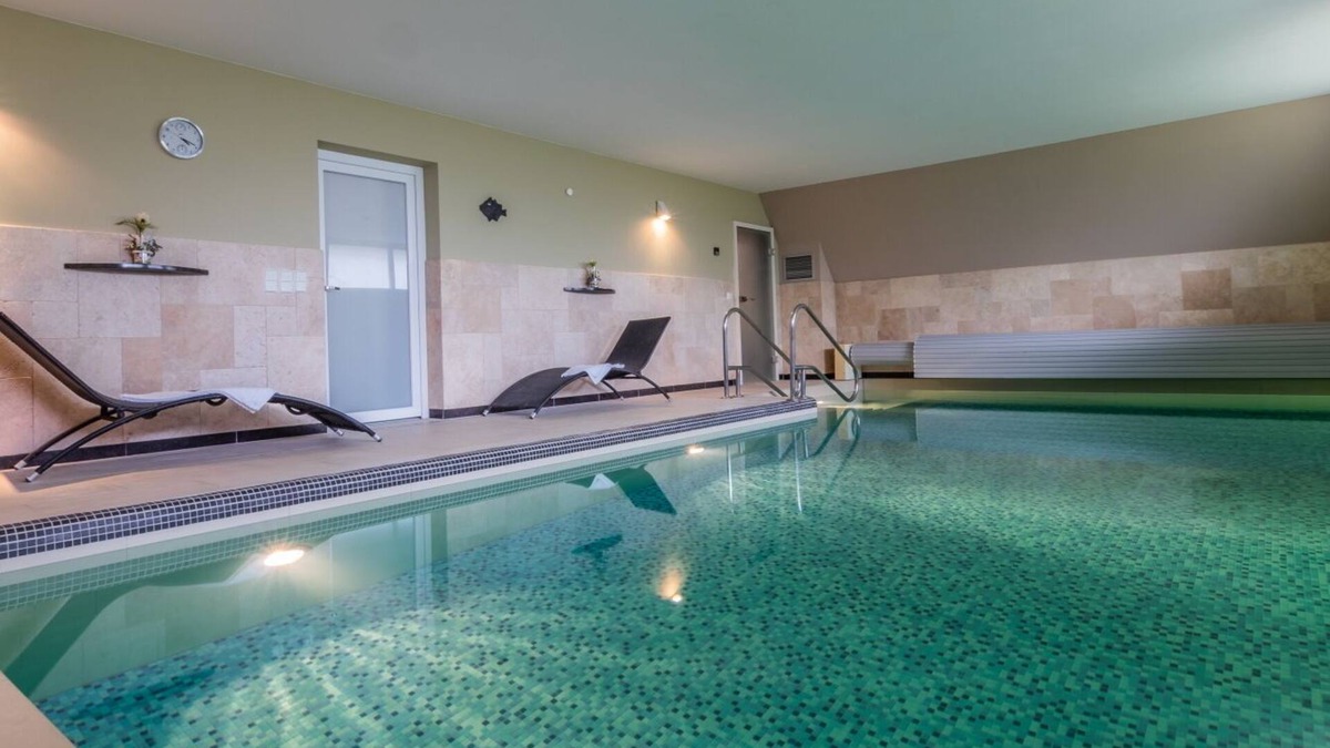 Gross Schwansee Villa | 5 Luxus Indoor Pool Villa, 28°, Wlan Gratis, 60 qm Dachterrasse,
