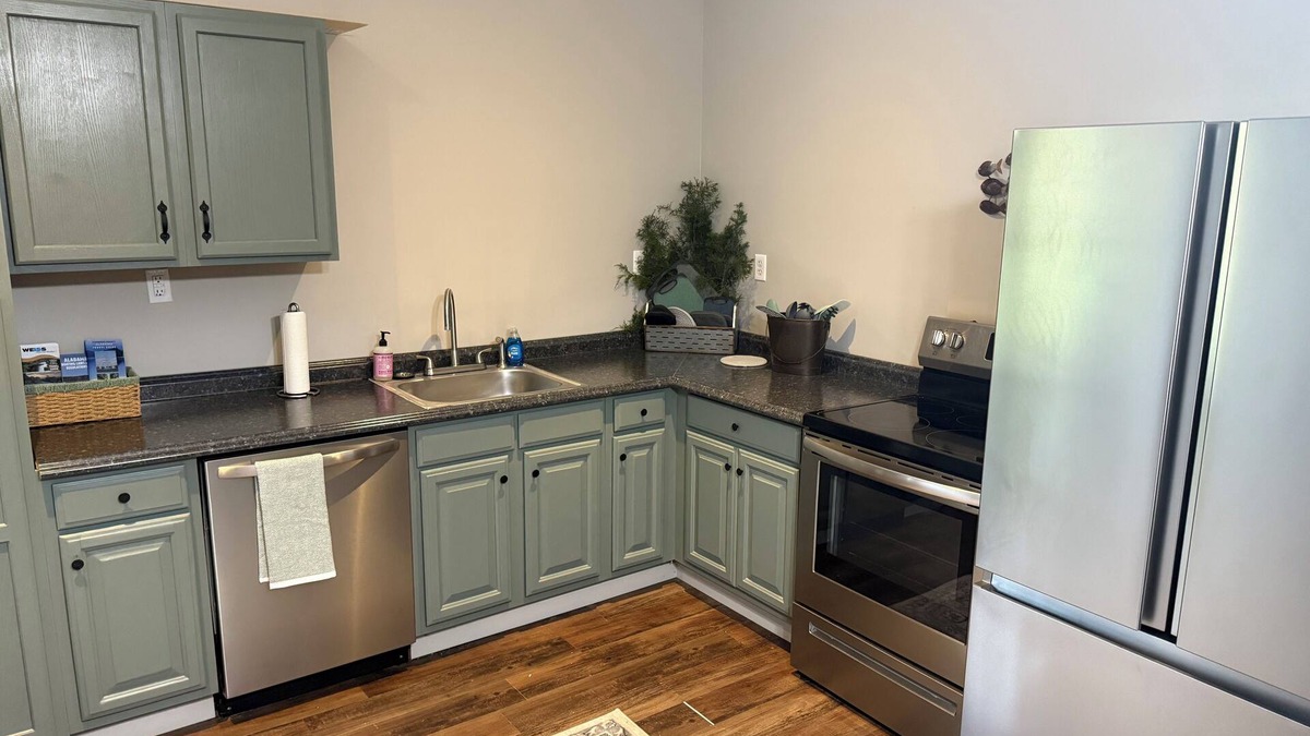 Cedar Bluff House | .5 mi. from Weiss Lake - Charming 2 br house with AC, WiFi in Cedar Bluff, AL.