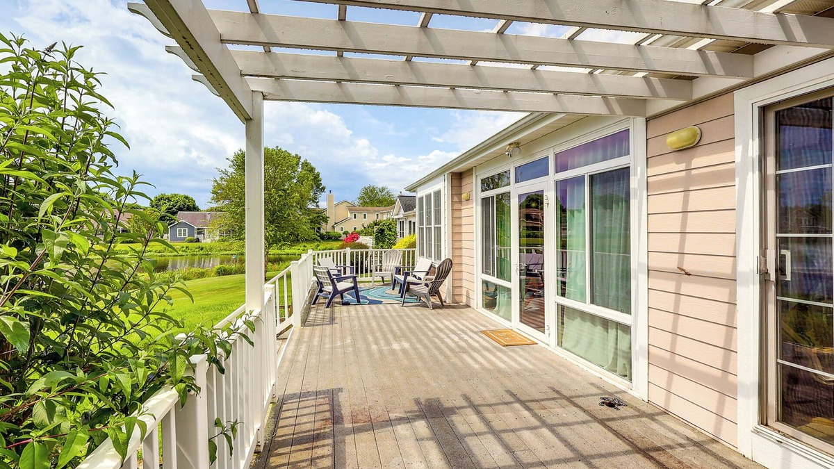 Lewes Cottage | 5 Mi to Beach: Lewes Home w/Deck & Pond View