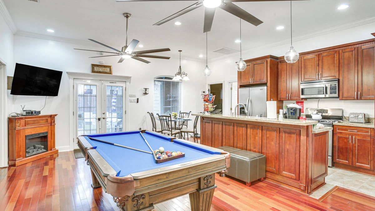 Gentilly Woods House | 5 Mi to Bourbon St: NOLA Home w/Fenced Yard!