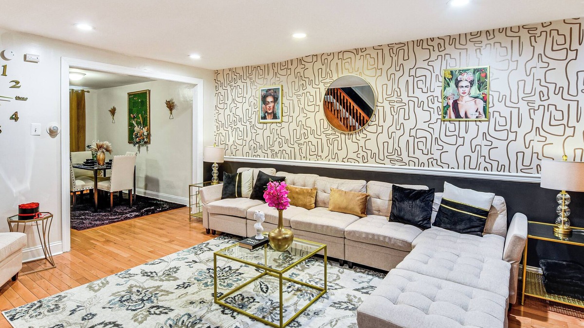 Primos Secane House | 5 Mi to Center City: Townhome in Elmwood Park