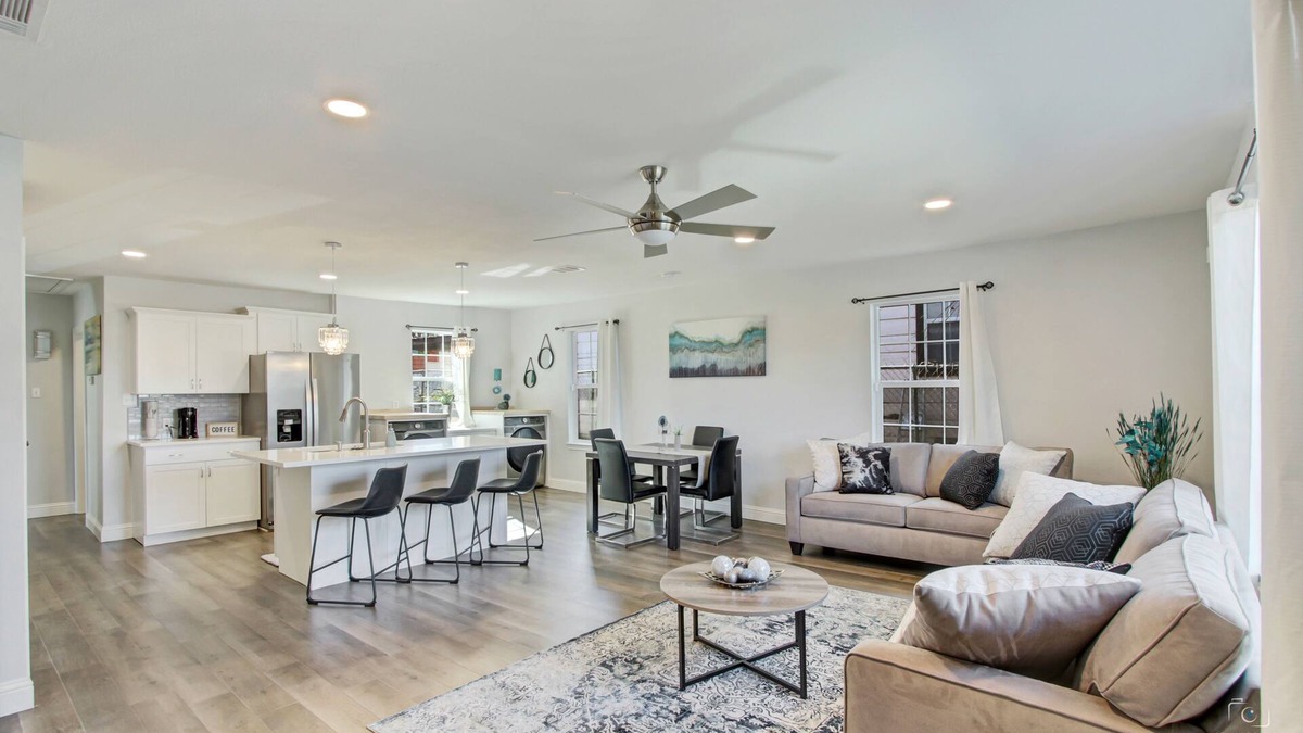 Cedar Crest House | 5 mi to Downtown! Backyard! Near DFW Airport! Long Stay Discounts! King Bed!
