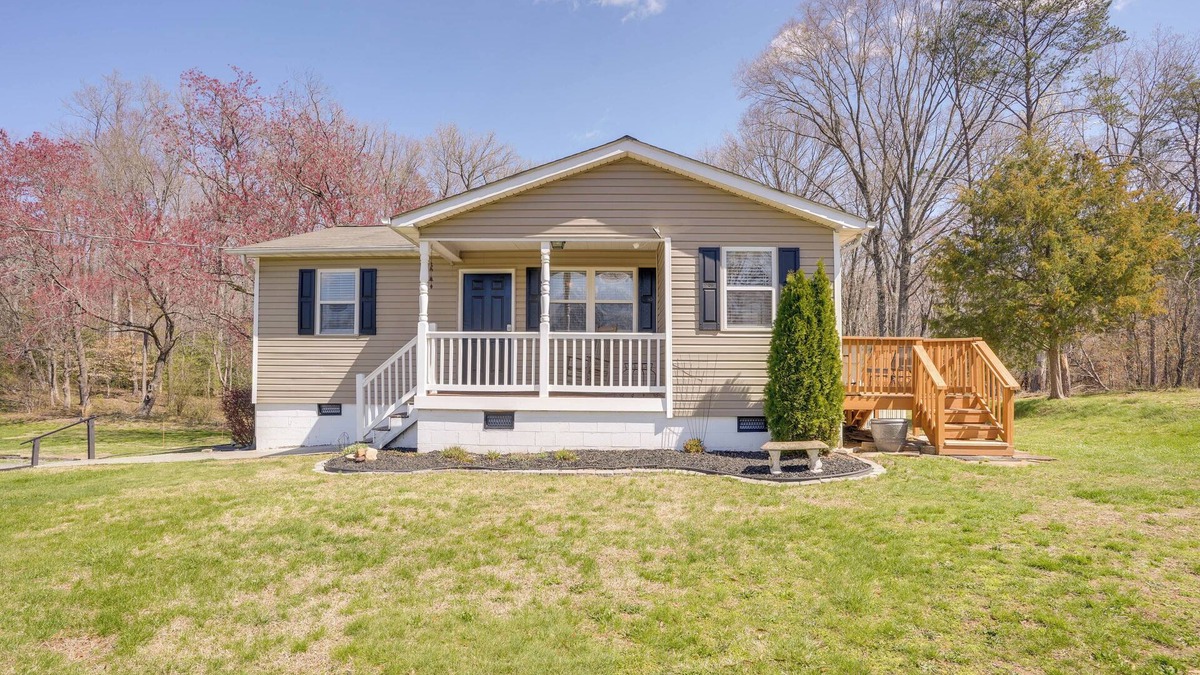 Fredericksburg House | 5 Mi to Dtwn Fredericksburg: Family Gem w/Yard