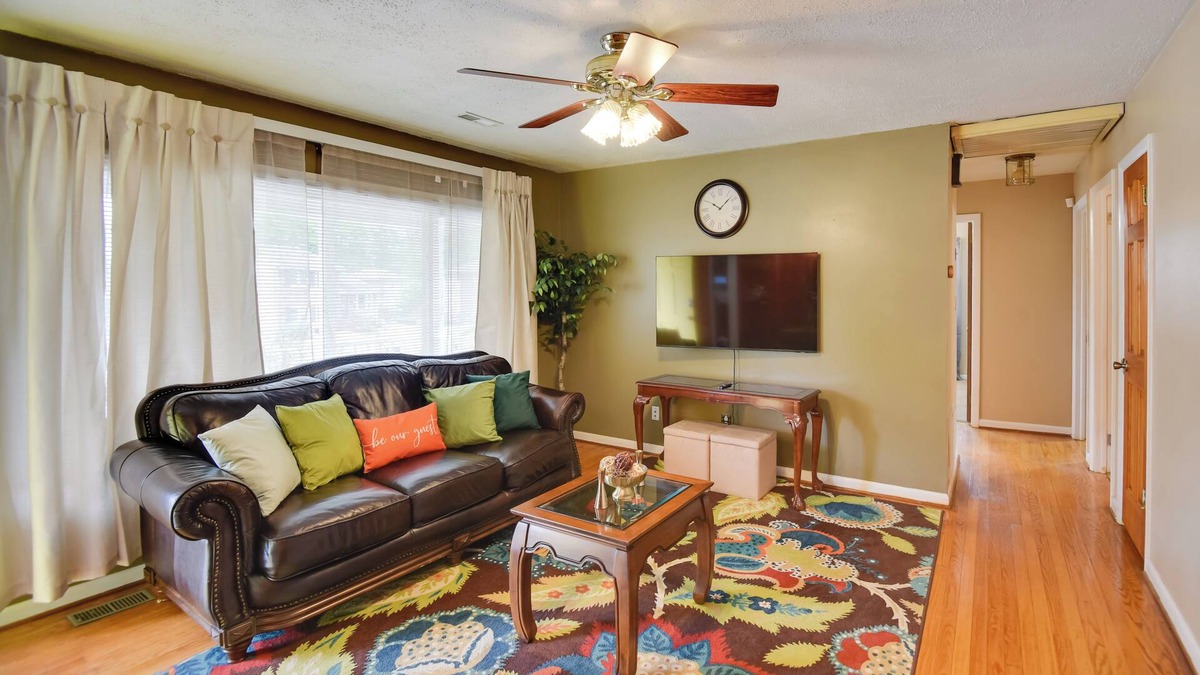 Hampton House | 5 Mi to Dtwn: Pet-Friendly Gem w/Yard in Hampton