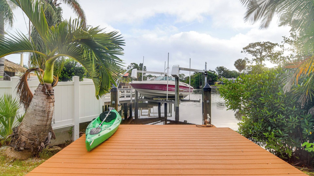Shore Acres House | 5 Mi to Dtwn: Pet-Friendly Home in St Petersburg!