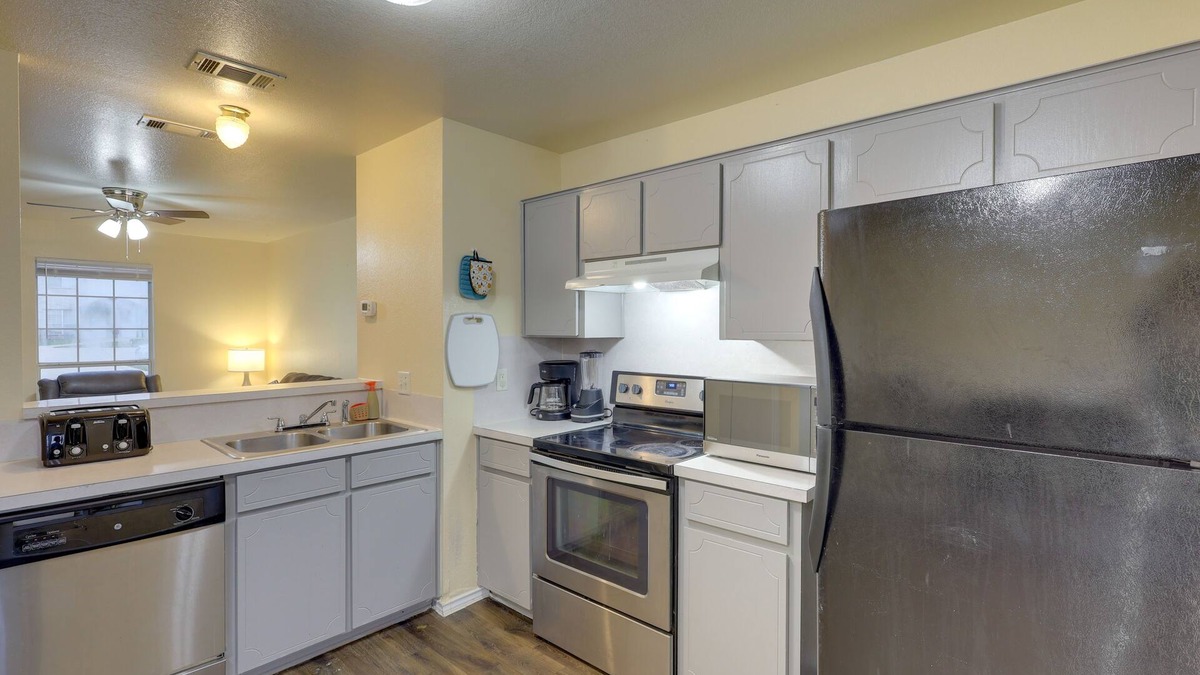 Killeen House | 5 Mi to Fort Hood Shopping: Quiet Killeen Townhome