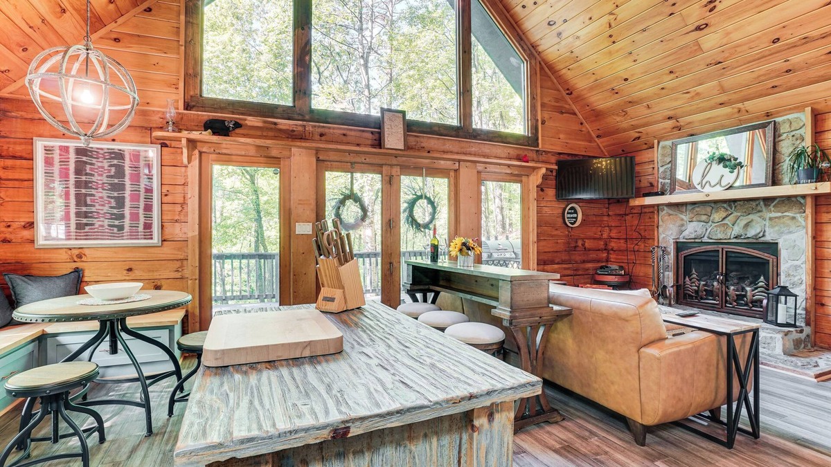 Sautee Nacoochee Cottage | 5 Mi to Helen: Hideaway w/Deck & Grill!