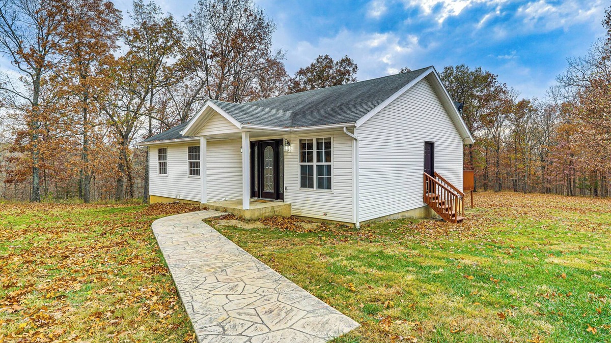 Versailles House | 5 Mi to Lake of the Ozarks: Secluded Home