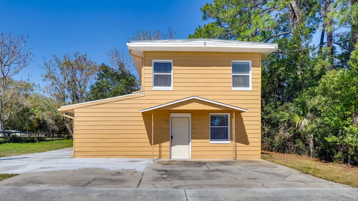 Fruitland Park Apartment | 5 Mi to Lake Sumter Landing: Bright Home w/Patio