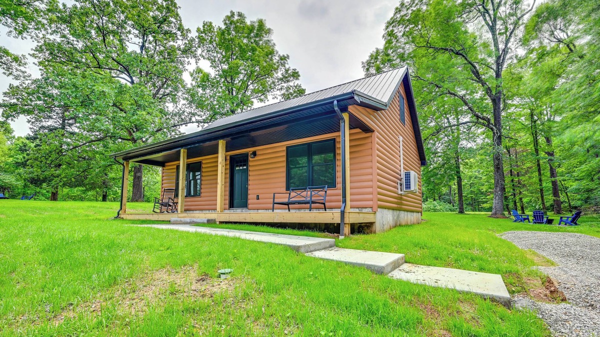 Cave City Cabin | 5 Mi to Mammoth Cave: Peaceful Retreat w/Fire Pit