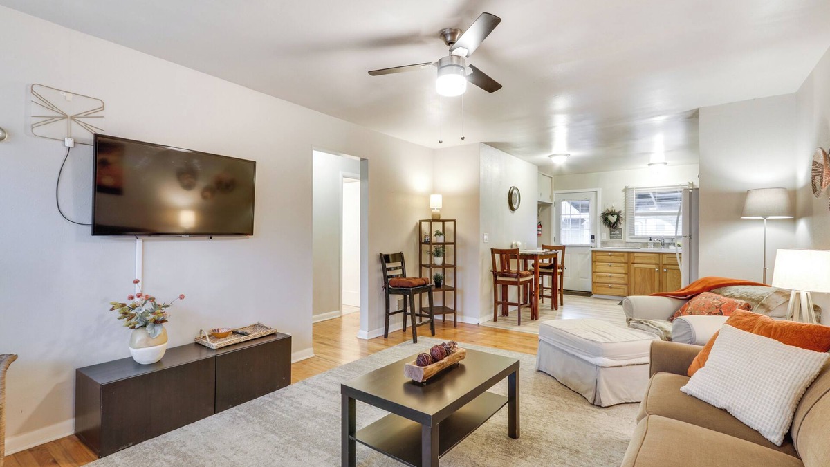 Garden Home-Whitford Apartment | 5 Mi to Oregon Zoo: Apartment w/Private Yard