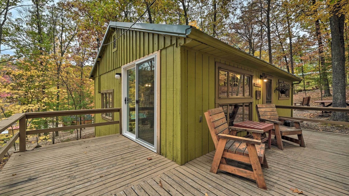 Huntingdon Cabin | 5 Mi to Raystown Lake Launch: ‘Lucas McCain Cabin’