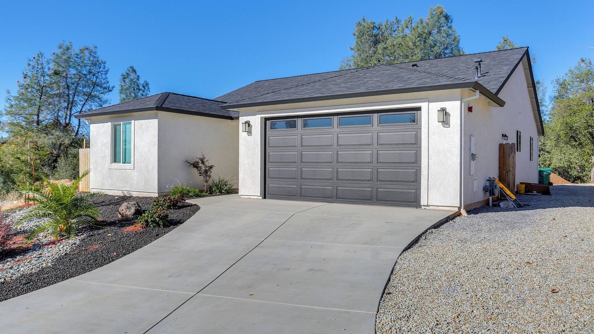 Shasta Lake House | 5 Mi to Shasta Lake: Newly Built Home w/Backyard!