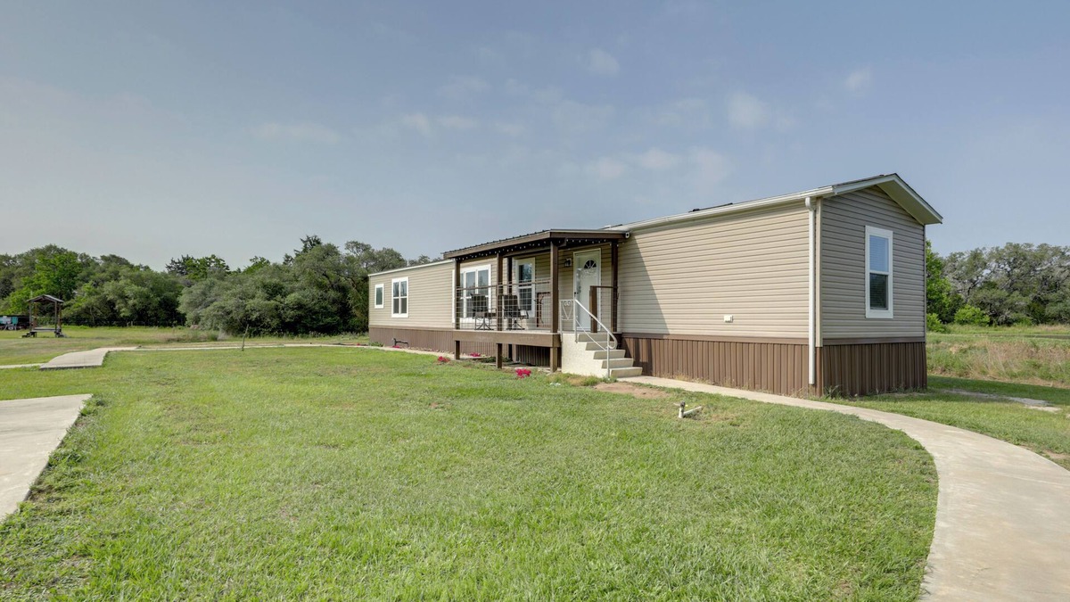 Sublime House | 5 Mi to Splashway Waterpark: Cabin in Rock Island