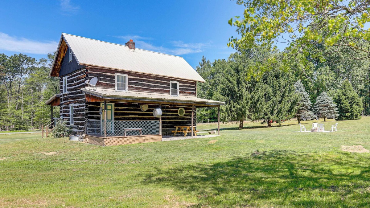Penfield Cabin | 5 Mi to State Parks: Penfield Cabin w/Fire Pit!