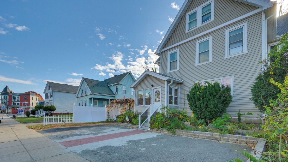 Medford House | 5 Mi to TD Garden: Quiet Medford Getaway!