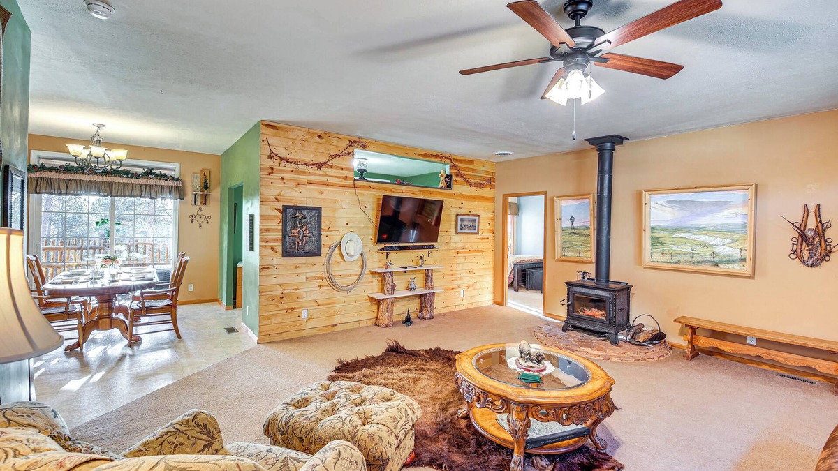 Hot Springs House | 5 Mi to Town: Mtn-View Gem w/Deck in Hot Springs