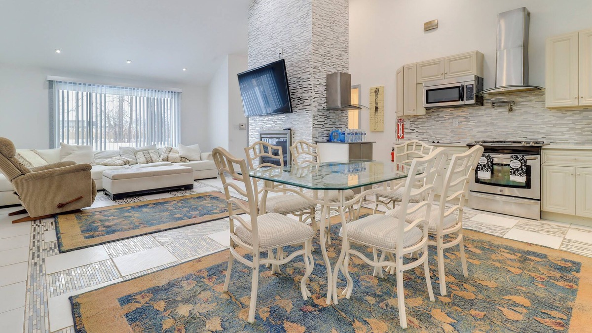 Pittsfield House | 5 Mi to U of M: Spacious Retreat w/Patio & Yard