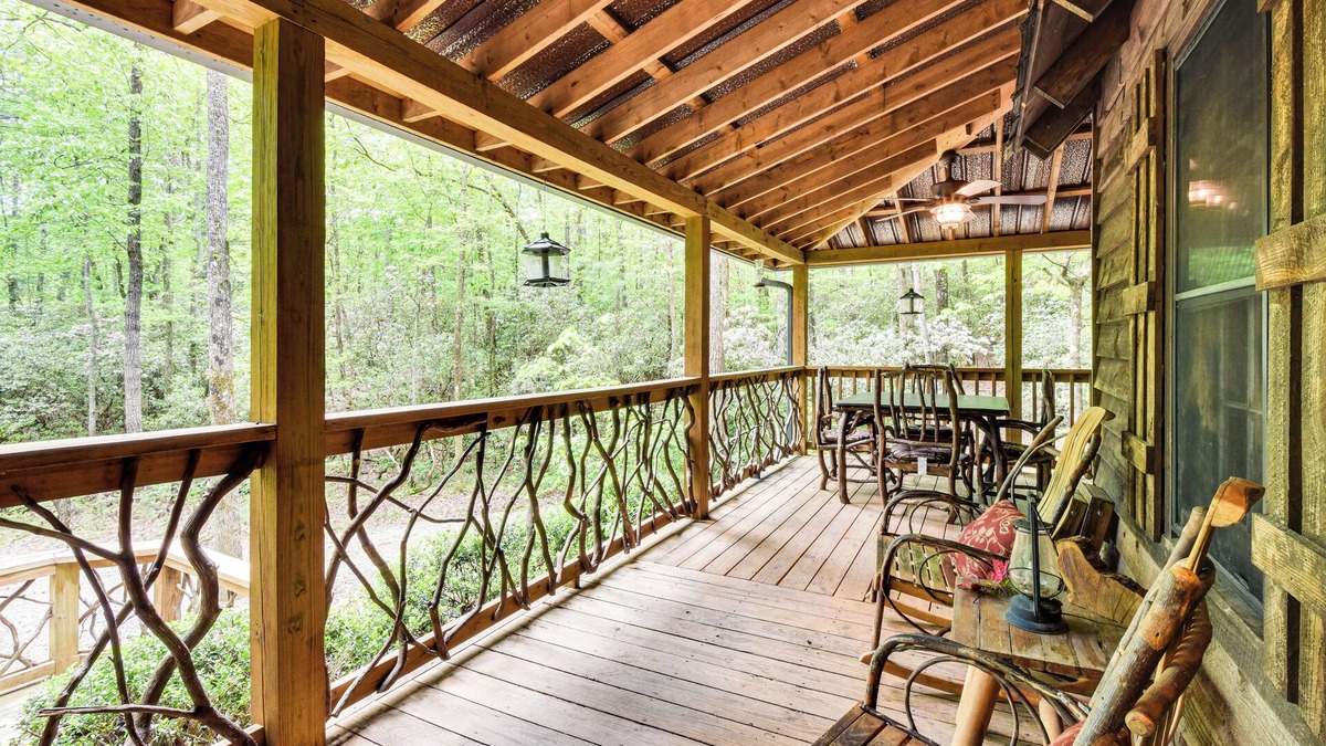 Sautee Nacoochee Cabin | 5 Mi to Unicoi State Park & Lake: Hot Tub Haven!