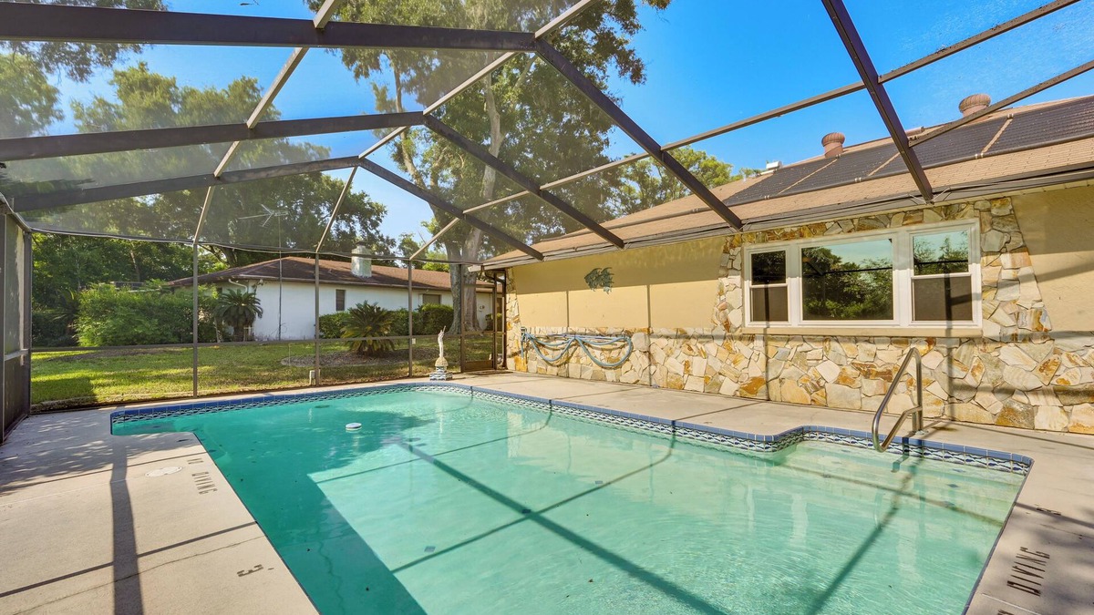Spring Hill House | 5 Mi to Weeki Wachee: Spring Hill Home w/Lanai