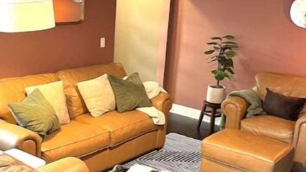 Dale House | 5 Miles from Holiday World sleeps 11+ —Family Escape