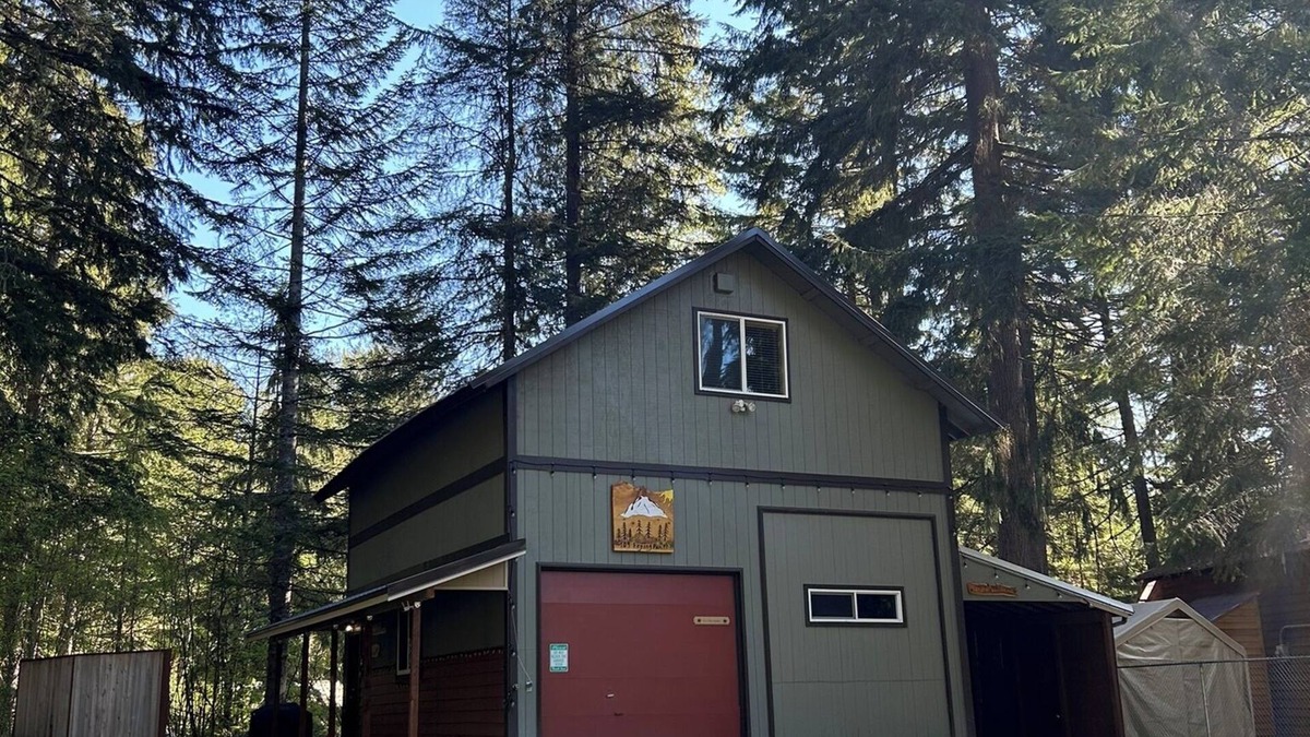 Ashford Apartment | 5 miles to Mt. Rainier Nisqually entrance